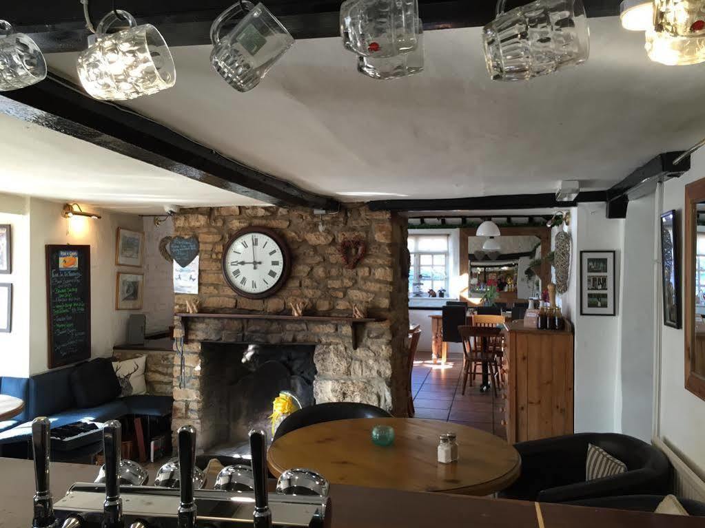 Hotel The White Hart Sherington Exteriér fotografie